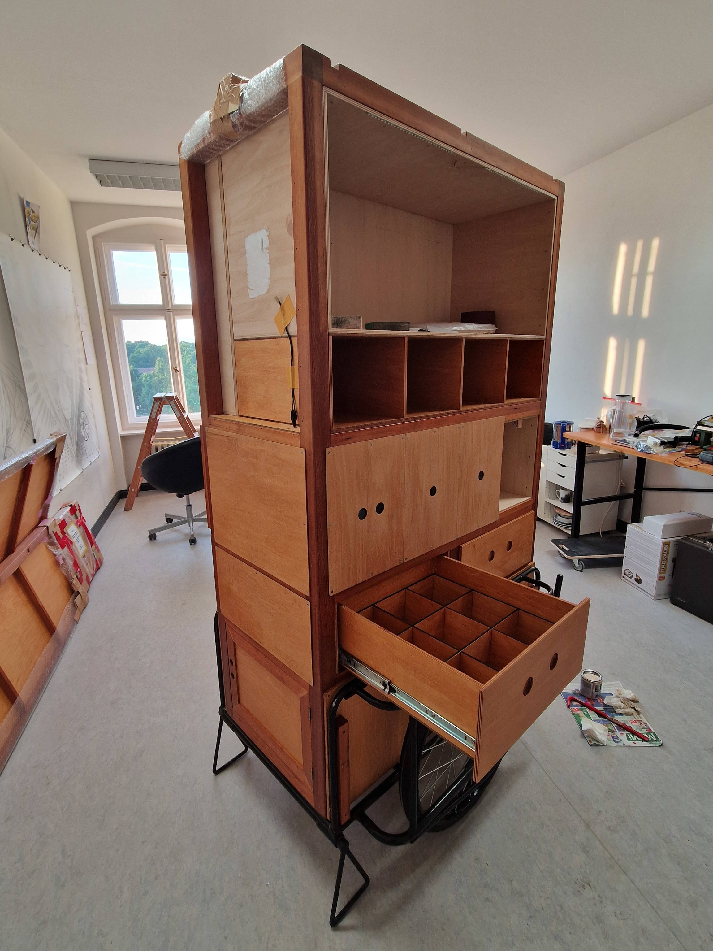 The mobile project space Misemono-Yatai undergoing maintenance work at the studio in Berlin